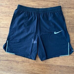 Nike Men's Black Athletic Aeroswift Shorts